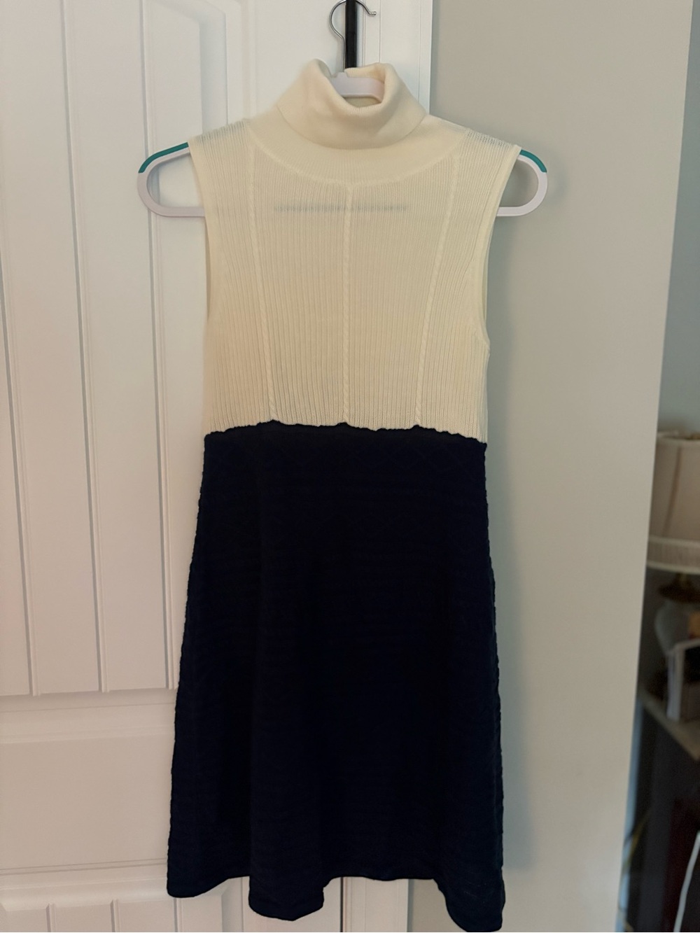 Julie Brown NYC Cream and navy Sleeveless Turtleneck Sweater Knit Mini Dress SzL